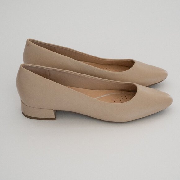 Easy Spirit Caldise Leather Low Heel Dress Shoes in Lite Latte Tan - Picture 5 of 16